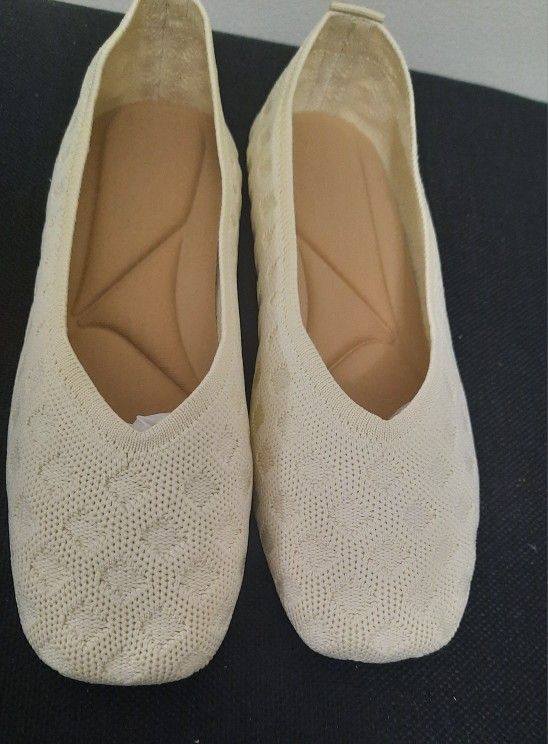 Slip-on Flats Shoes. Size 7. 5