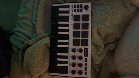 Akai Professional MPK Mini (Missing Cable)