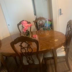 5 Chair nice Used Dinette Set