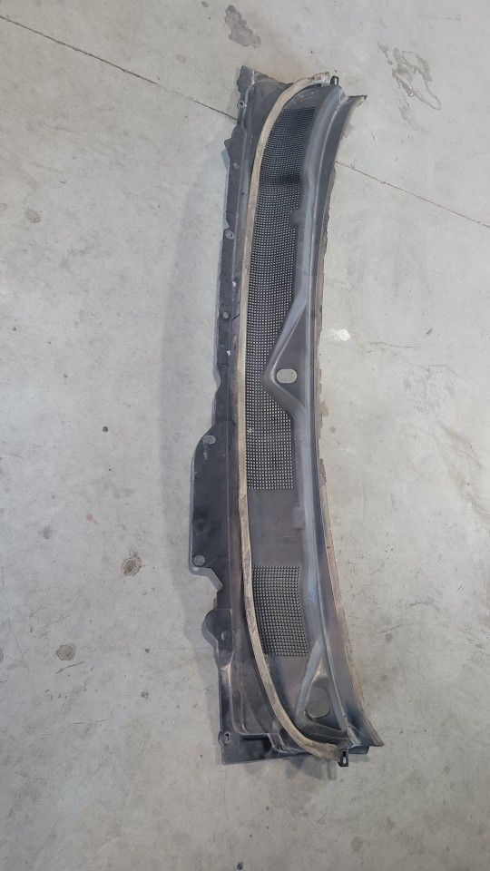 09-22 Ram 1500 classic Windshield cowel 