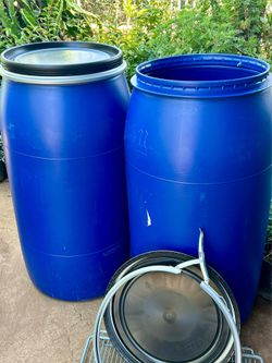 Barriles de 55 galones limpios para guardar agua o comida de mascotas o semilla con tapadera y su anillo de seguro