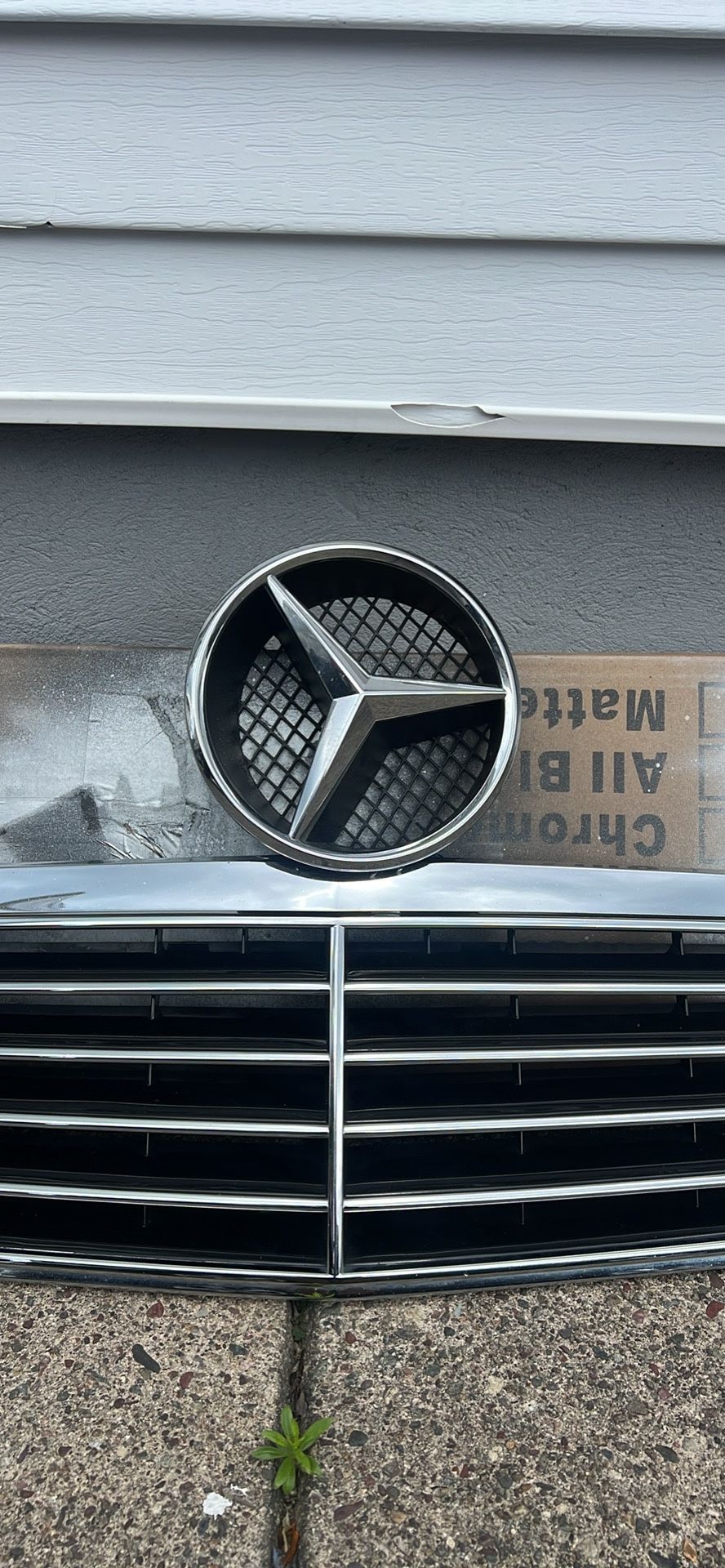 Mercedes C300 Grill Front Emblem