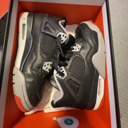 Jordan 4 retro Bred Reimagined size 6.150$
