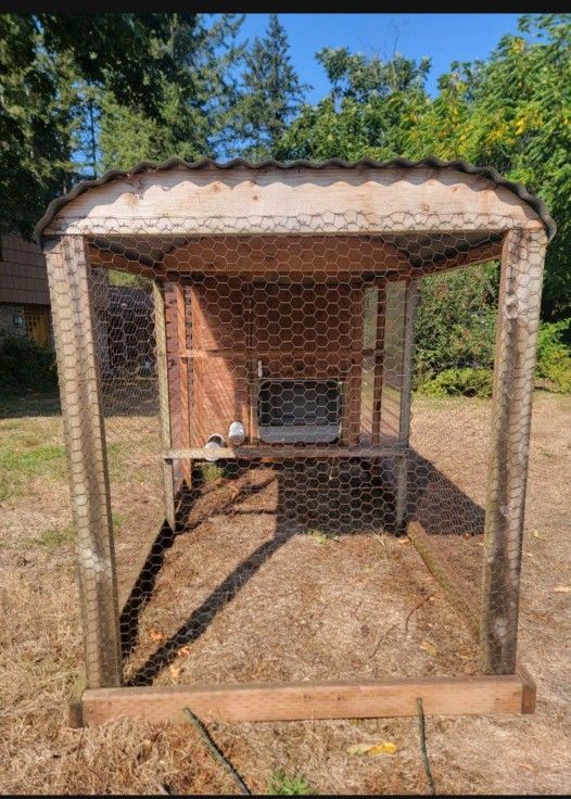 Chicken Tractor/Portable Chicken Coop