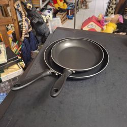 Farberware 2PC Frying Pan Set Nonstick 10 Inch & 12 Inch Aluminum Body W/Nonstick Cooking Surface-Out Of Packaging-Never Used