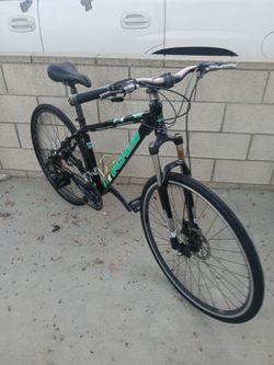 Men's 700c khs six fifty hybrid bike with disc brakes