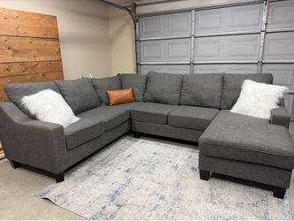 Like new 3 piece sectional with reversible chaise