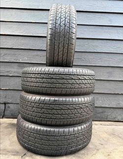 225/65/17 Firestone 📍📍 Vendo un set de llantas con 80% de vida las 4 📍🌟
