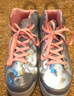 Silver Holographic High-Top Sneakers Pink Laces
