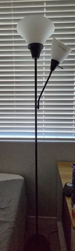 Standing lamp with 2 bulbs