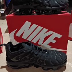 Vapor Max Plus 