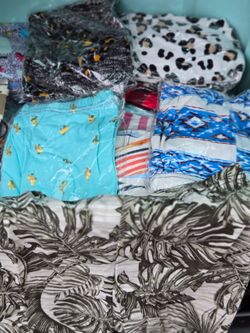 Women's one size fits all, super comfy brand new yoga pants.