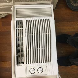 Frigidaire Air Condition $60