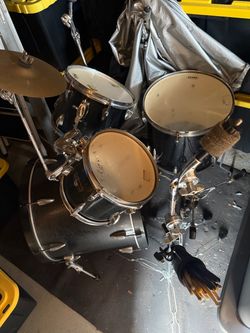 Tama Imperialstar Drum set ( No Cymbals)