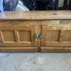 White Clad Coffee Table With Lifting Top
