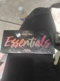 Violet Voss Essentials Pro Series Eye Shadow Palette
