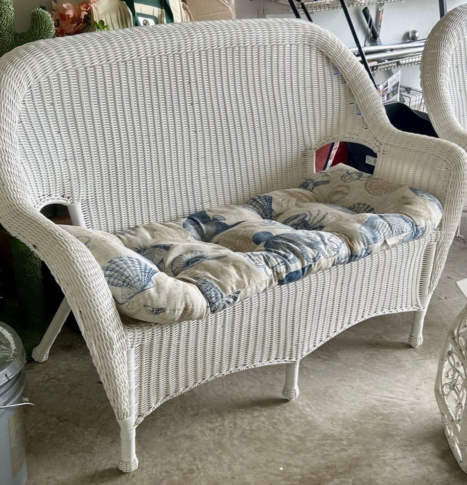 White Plastic Resin Free Love Seat