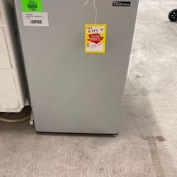 Magic Chef Mini Fridge Hmr440se 4 TT