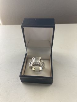 Silpada 925 Sterling Silver Uptown with a princess-cut Cubic Zirconia CZ Filigree Ring, Size 9. R0981. In excellent condition.