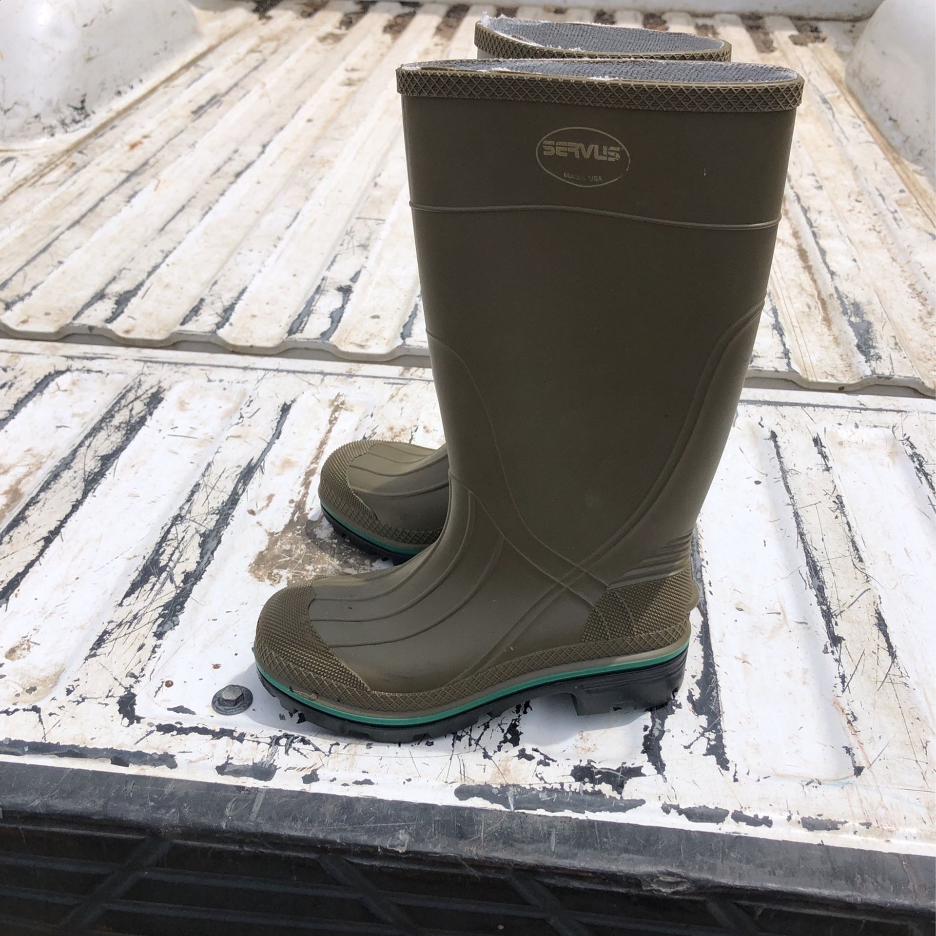 Size 5 Field Boots. Unused. New