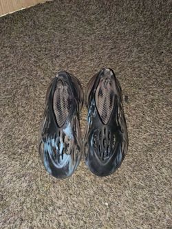 Yezzy foam runners size 8.5 no box