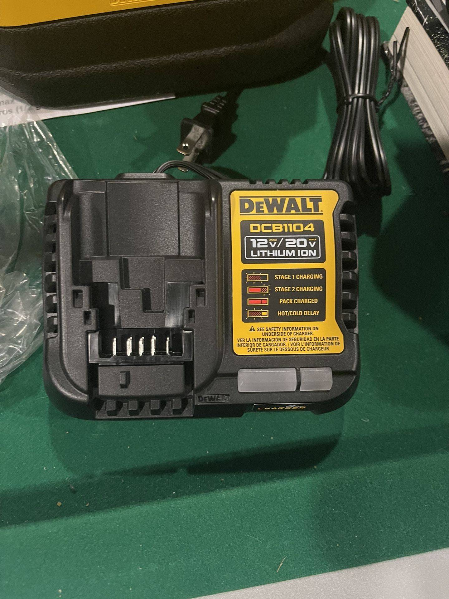 New Dewalt 4ah 20v Charger Dcb1104 $20 Price Firm