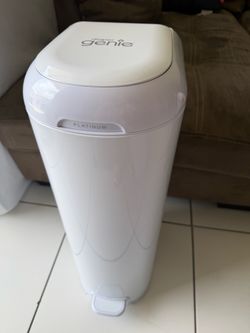 Cubo Diaper Genie Platinum - Blanco: Tapa con pedal, neutraliza los olores, tapa hermética, tapa de cierre silencioso.