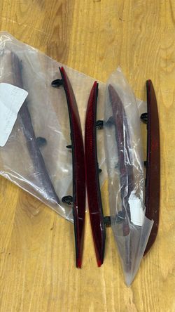 Tesla model Y /3 rear reflectors o