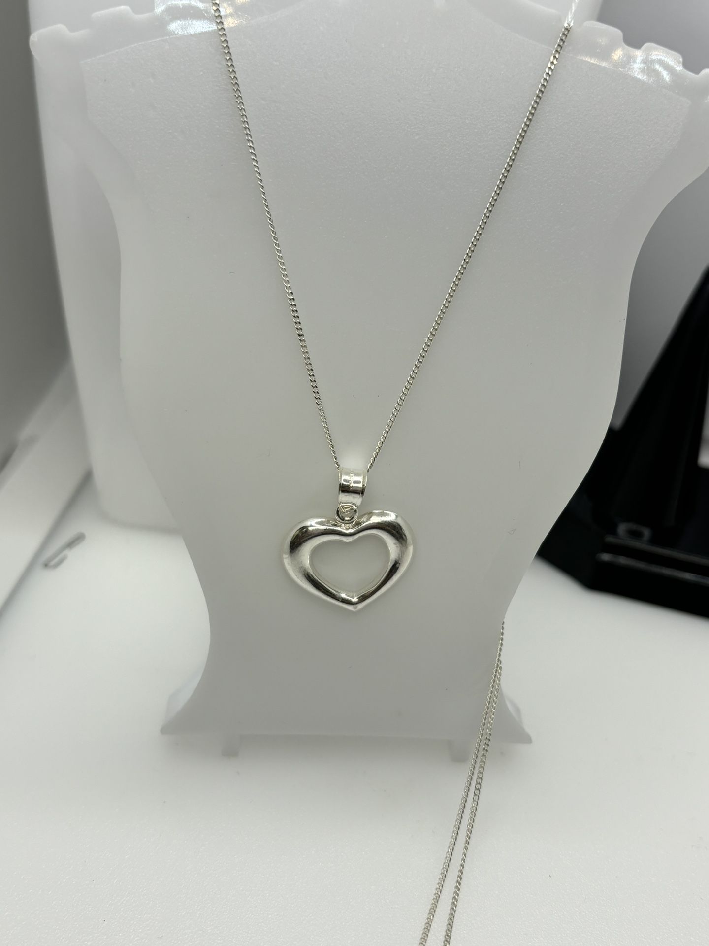 925 Sterling Silver Chain And Pendant 