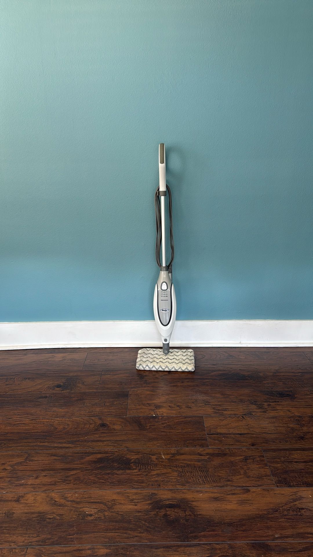 SHARK Floor Steamer