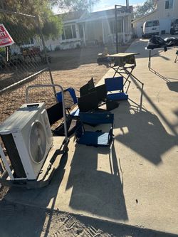 Yard sale in Nuevo
