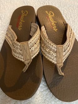 Sketchers Women’s Yoga foam flip flops