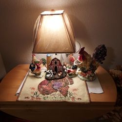 LIGHTED  BARN  WITH ACCESSORIES BRAND NEW  MAKE OFFER  PLUS EXTRA LOOK AT THE DEAIL