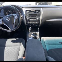 Nissan Altima 2015   **LOW MILES**