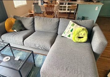 Sectional Couch chaise has storage