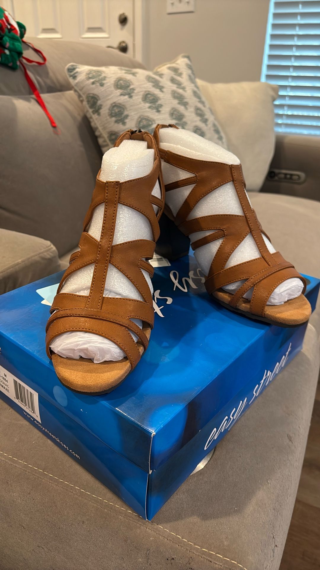 New In Box Easy street Size 11M Cognac Gladiator Heel