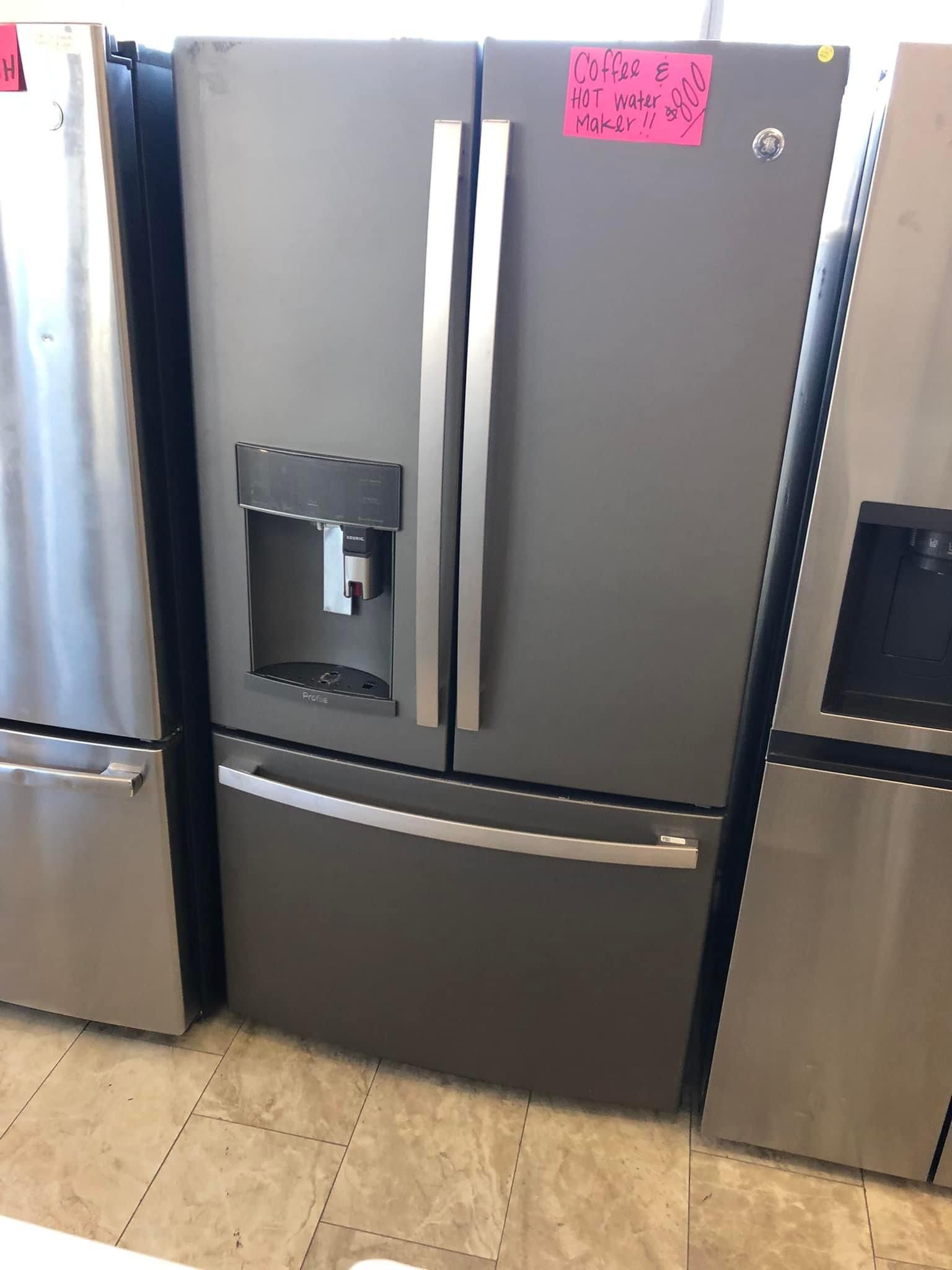 GE PROFILE SERIES ENERGY STAR 22.2 CU. FT. COUNTER-DEPTH FRENCH-DOOR REFRIGERATOR WITH KEURIG K-CUP BREWING SYSTEM  Model : PYE22PMKEES  Counter-depth