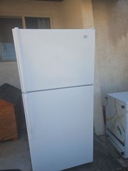 White Top-Freezer Refrigerator