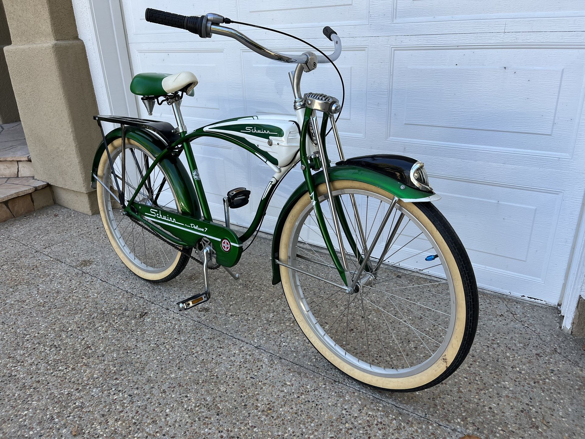 Schwinn Classic Cruiser Deluxe 7