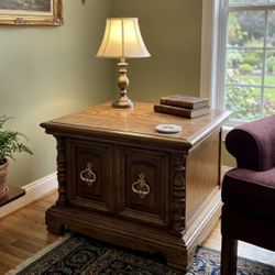 Vintage Solid Wood Storage End Table/Nightstand