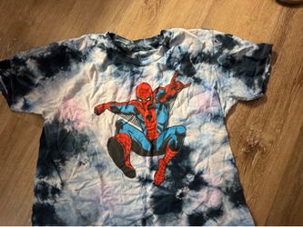 MARVEL: Spiderman shirt