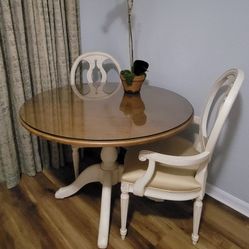 Round Table 42"with 2 Chairs 
