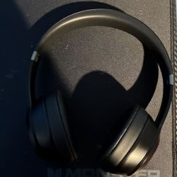 Beats Solo 4 With Case