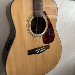 Yamaha Acoustic Guitar W/ Gig Bag 
