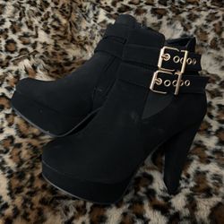 Size 6 Boot (black)