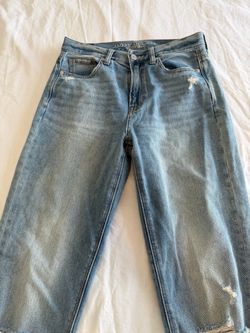 American Eagle Women’s Distressed Straight Leg Jeans Size 4 Cut Hem