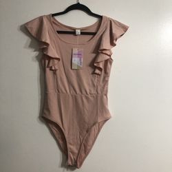 WDIRARA Women’s Bodysuit sleeves flares bottom buttons snap pink plum. S 