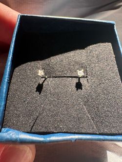 Round Solitaire Moissanite Stud Earrings