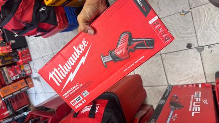 Milwaukee M12 HACKZALL Reciprocating Saw Kit