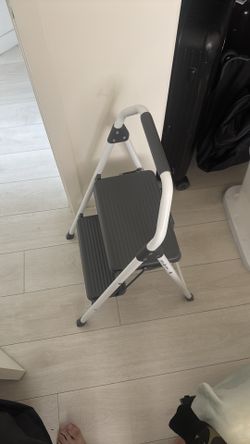 Foldable ladder 2 step